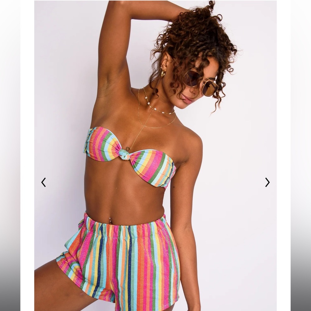 ISO Skatie LYNDI top in NICE Size Medium or Large